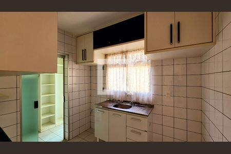 Cozinha de casa de condomínio à venda com 3 quartos, 90m² em Jardim Shangai, Jundiaí