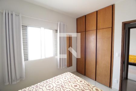 Quarto 2 de apartamento para alugar com 2 quartos, 60m² em Cazeca, Uberlândia