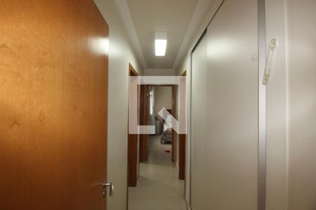 Corredor de apartamento para alugar com 3 quartos, 90m² em Carlos Prates, Belo Horizonte