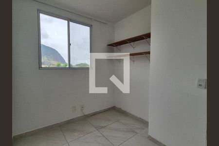 Quarto de apartamento à venda com 3 quartos, 50m² em Vargem Pequena, Rio de Janeiro