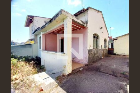 Casa à venda com 2 quartos, 114m² em Santa Cruz, Belo Horizonte