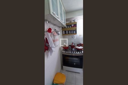 Cozinha de apartamento à venda com 2 quartos, 47m² em Jardim Mirna, Taboão da Serra