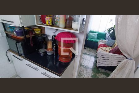 Cozinha de apartamento à venda com 2 quartos, 47m² em Jardim Mirna, Taboão da Serra