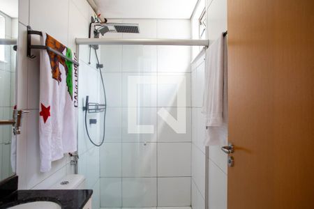 Banheiro de apartamento para alugar com 1 quarto, 30m² em Sagrada Família, Belo Horizonte