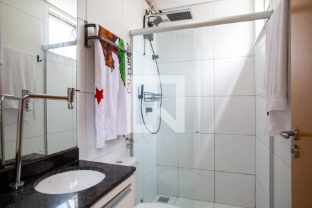 Banheiro de apartamento para alugar com 1 quarto, 30m² em Sagrada Família, Belo Horizonte