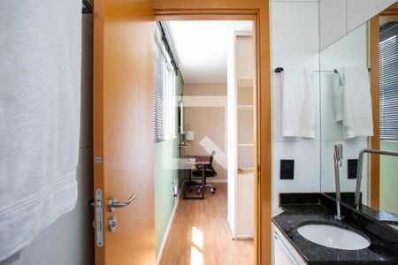 Banheiro de apartamento para alugar com 1 quarto, 30m² em Sagrada Família, Belo Horizonte