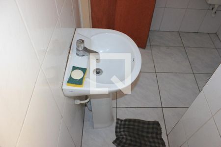 Banheiro de kitnet/studio para alugar com 1 quarto, 35m² em Jardim Santa Mena, Guarulhos