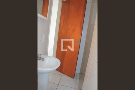 Banheiro de kitnet/studio para alugar com 1 quarto, 35m² em Jardim Santa Mena, Guarulhos