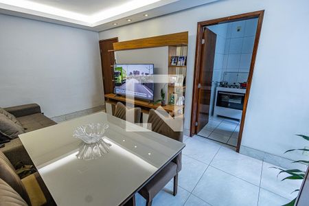 Sala de casa de condomínio para alugar com 3 quartos, 75m² em Santa Branca, Belo Horizonte