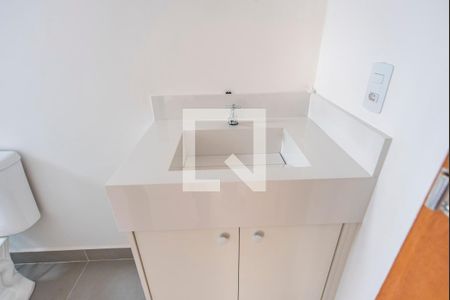 Banheiro de kitnet/studio para alugar com 1 quarto, 30m² em Vila Bastos, Santo André