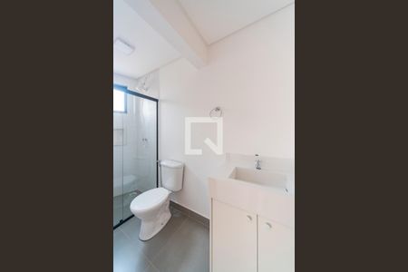 Banheiro de kitnet/studio para alugar com 1 quarto, 30m² em Vila Bastos, Santo André