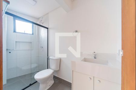 Banheiro de kitnet/studio para alugar com 1 quarto, 30m² em Vila Bastos, Santo André