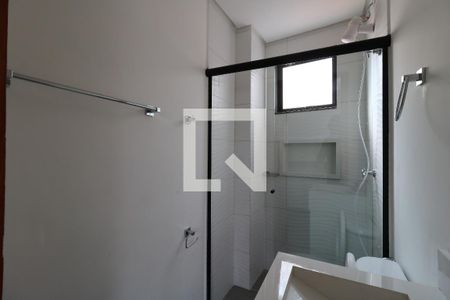 Banheiro de kitnet/studio para alugar com 0 quarto, 24m² em Vila Bastos, Santo André