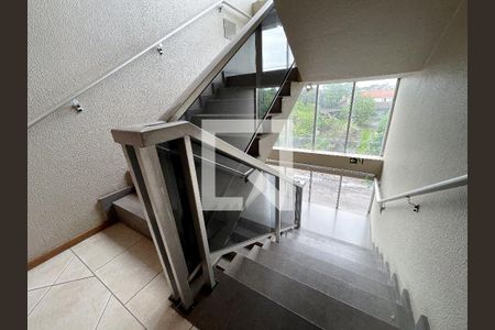 Escada de apartamento para alugar com 3 quartos, 200m² em Vicentina, São Leopoldo