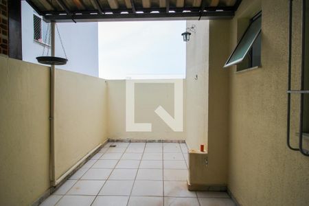 Corredor externo de apartamento à venda com 3 quartos, 83m² em Heliópolis, Belo Horizonte