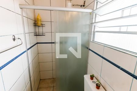 Banheiro  de apartamento à venda com 2 quartos, 53m² em Parque Pinheiros, Taboão da Serra