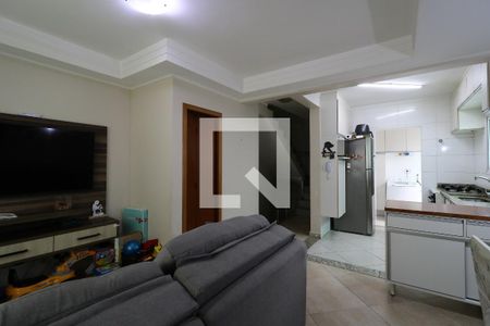 Sala de casa de condomínio à venda com 2 quartos, 132m² em Vila Príncipe de Gales, Santo André