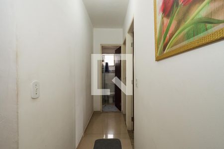 Corredor de apartamento à venda com 2 quartos, 56m² em Parque Assuncao, Taboão da Serra