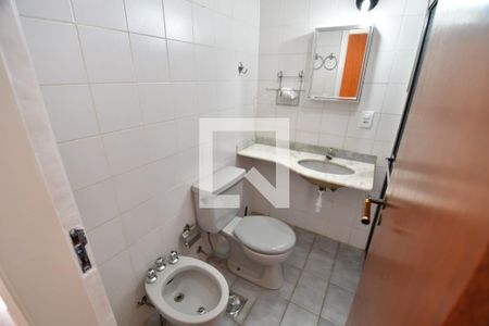 Banheiro de apartamento à venda com 1 quarto, 52m² em Botafogo, Campinas