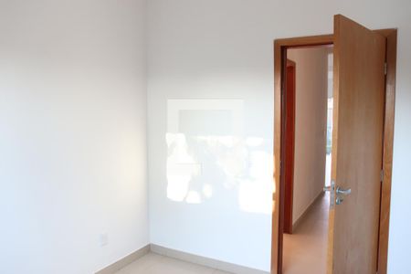 Quarto 2 de casa de condomínio para alugar com 3 quartos, 90m² em Jardim Nova Esperanca, Goiânia