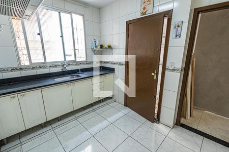 Cozinha de casa de condomínio à venda com 3 quartos, 70m² em Dona Clara, Belo Horizonte