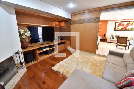 Sala TV de casa de condomínio para alugar com 5 quartos, 700m² em Loteamento Caminhos de São Conrado (sousas), Campinas