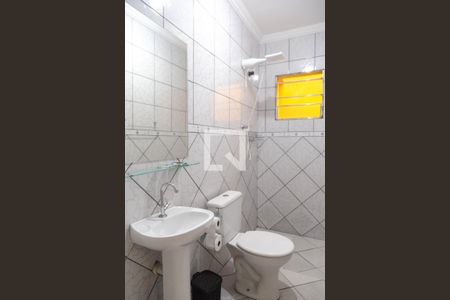 Banheiro de kitnet/studio para alugar com 1 quarto, 40m² em Vila Barros, Guarulhos