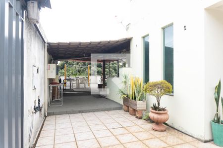 Garagem de casa à venda com 5 quartos, 320m² em Alvorada, Contagem