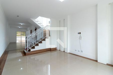 Sala de casa para alugar com 3 quartos, 160m² em Jardim Nova Coimbra, Cotia