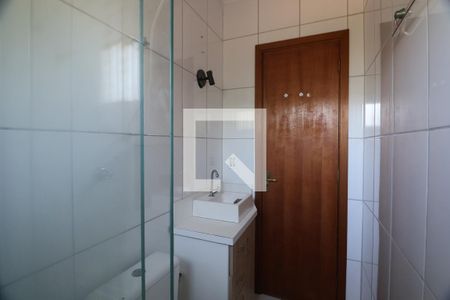 Banheiro de casa de condomínio à venda com 1 quarto, 48m² em Olaria, Canoas