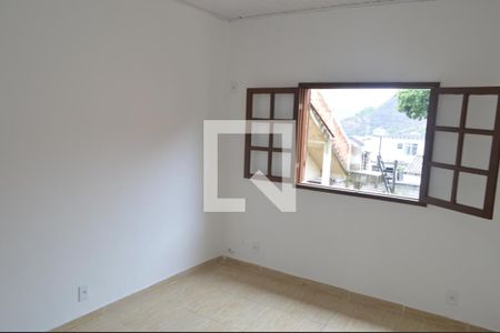 Quarto 1  de casa para alugar com 2 quartos, 60m² em Pechincha, Rio de Janeiro