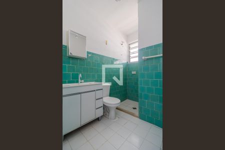 Banheiro de kitnet/studio à venda com 1 quarto, 33m² em Menino Deus, Porto Alegre