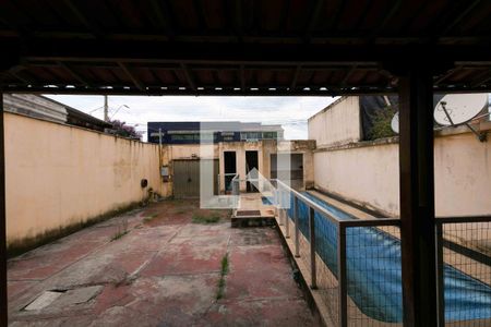 Vista Sala de casa à venda com 2 quartos, 250m² em Floramar, Belo Horizonte