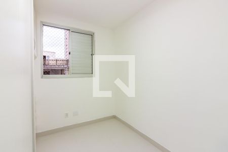 Quarto 2 de apartamento para alugar com 2 quartos, 55m² em Jardim Roberto, Osasco