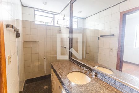 Banheiro da Suíte de apartamento para alugar com 3 quartos, 105m² em Santo Agostinho, Belo Horizonte