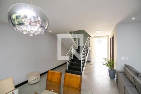 Sala de casa de condomínio à venda com 4 quartos, 280m² em Recreio dos Bandeirantes, Rio de Janeiro