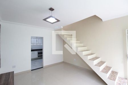 Sala de casa de condomínio à venda com 2 quartos, 68m² em Santa Terezinha, Belo Horizonte