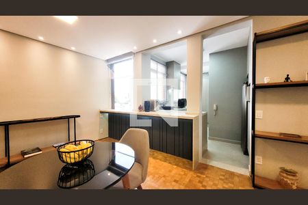 Sala de apartamento à venda com 2 quartos, 76m² em Vila Itapura, Campinas