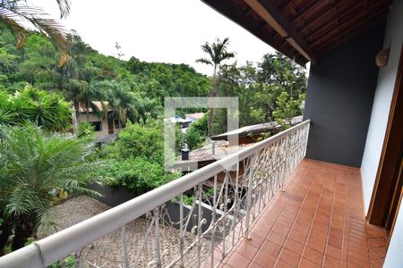 Sala TV - Sacada de casa de condomínio à venda com 3 quartos, 326m² em Conjunto Habitacional Vila Santana (sousas), Campinas