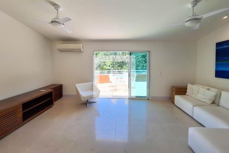 Sala de apartamento para alugar com 2 quartos, 130m² em Camboinhas, Niterói