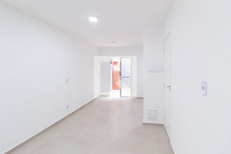 Sala de casa de condomínio para alugar com 2 quartos, 62m² em Mutinga, Osasco