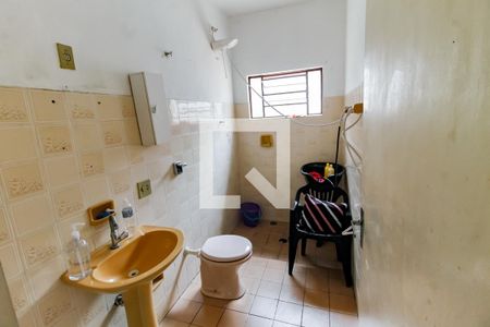 Banheiro de casa para alugar com 1 quarto, 55m² em Nucleo Residencial Isabela, Taboão da Serra