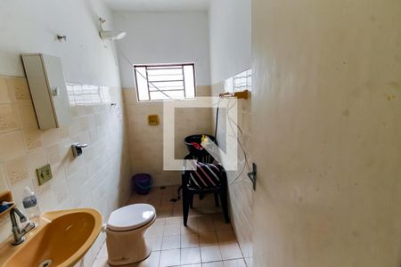 Banheiro de casa para alugar com 1 quarto, 55m² em Nucleo Residencial Isabela, Taboão da Serra