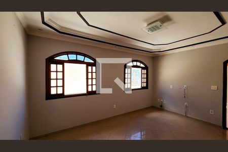 Sala de casa à venda com 3 quartos, 180m² em Vila Santa Terezinha, Várzea Paulista