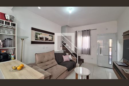 Sala de casa para alugar com 2 quartos, 60m² em Cidade Ocian, Praia Grande