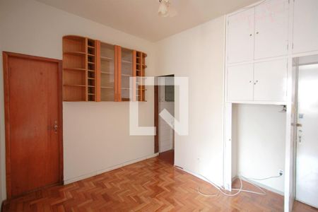 Sala de kitnet/studio para alugar com 1 quarto, 40m² em Barro Preto, Belo Horizonte