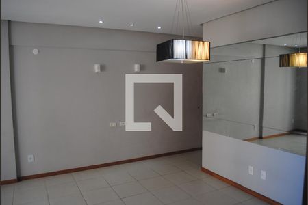 Sala de apartamento para alugar com 3 quartos, 86m² em Stiep, Salvador