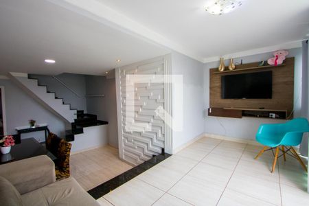 Sala de casa para alugar com 5 quartos, 250m² em Jardim Las Vegas, Santo André