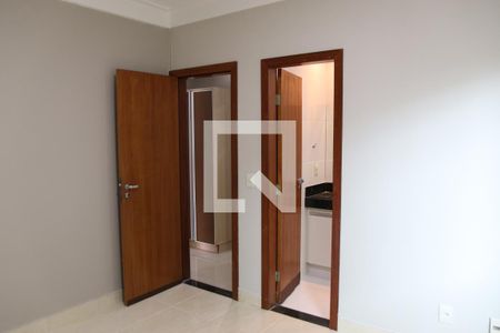 Suíte 1 de casa de condomínio para alugar com 3 quartos, 200m² em Loteamento Portal do Sol Ii, Goiânia