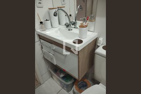 Banheiro de apartamento à venda com 2 quartos, 60m² em Camargos, Belo Horizonte